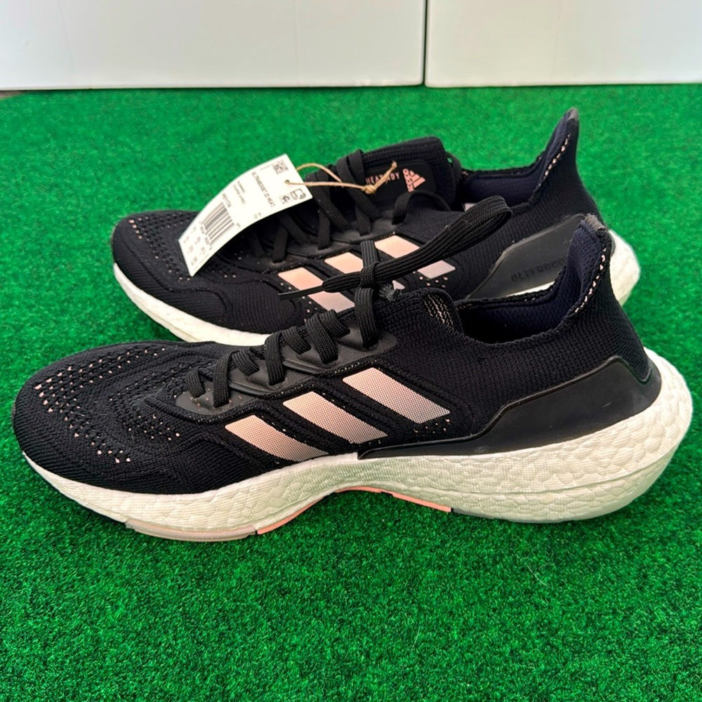 UNWORN adidas Ultrasboost 22 HEAT.RDY Women’s Black & Pink Shoes (Size 10)